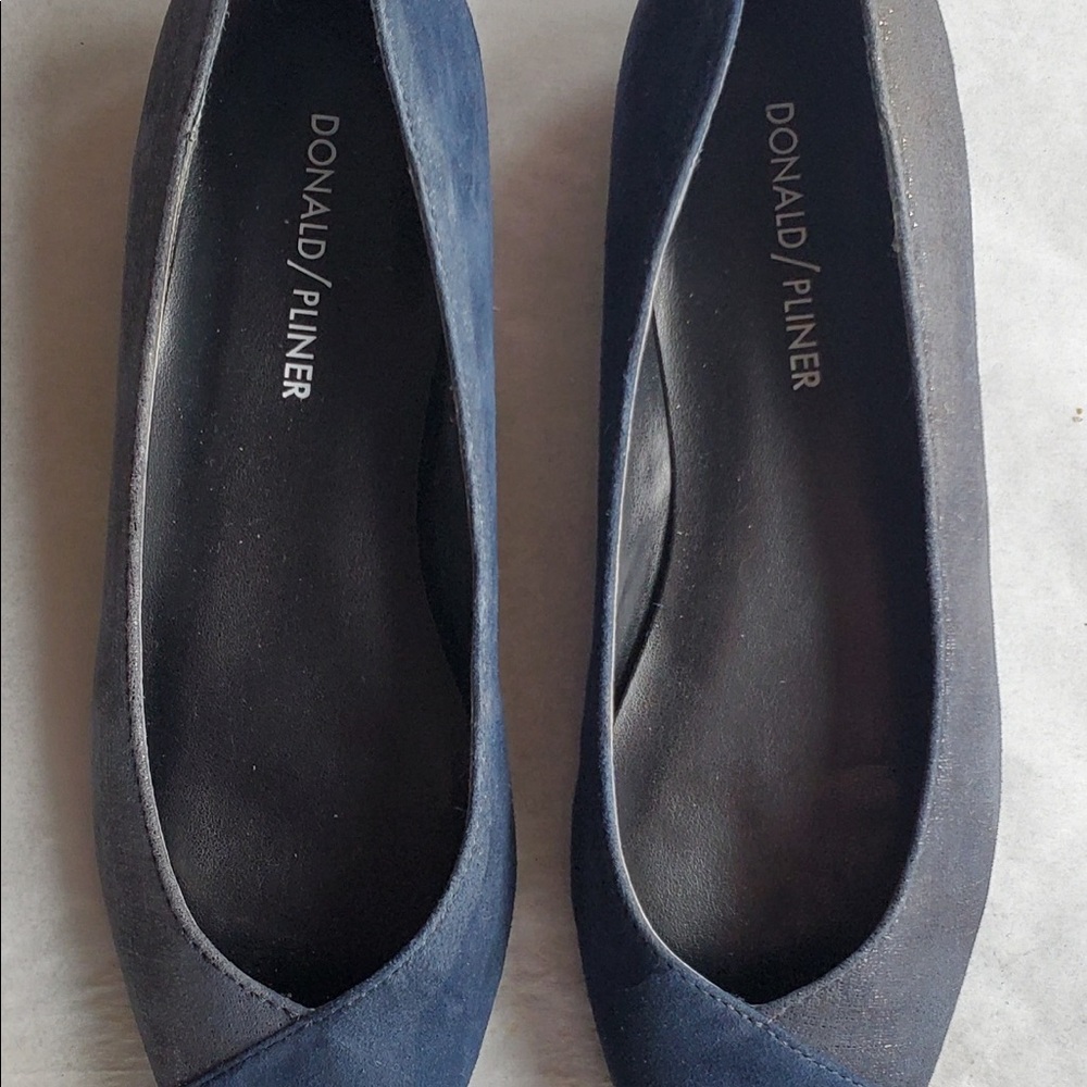 Donald Pliner women’s blue suede loafer flats